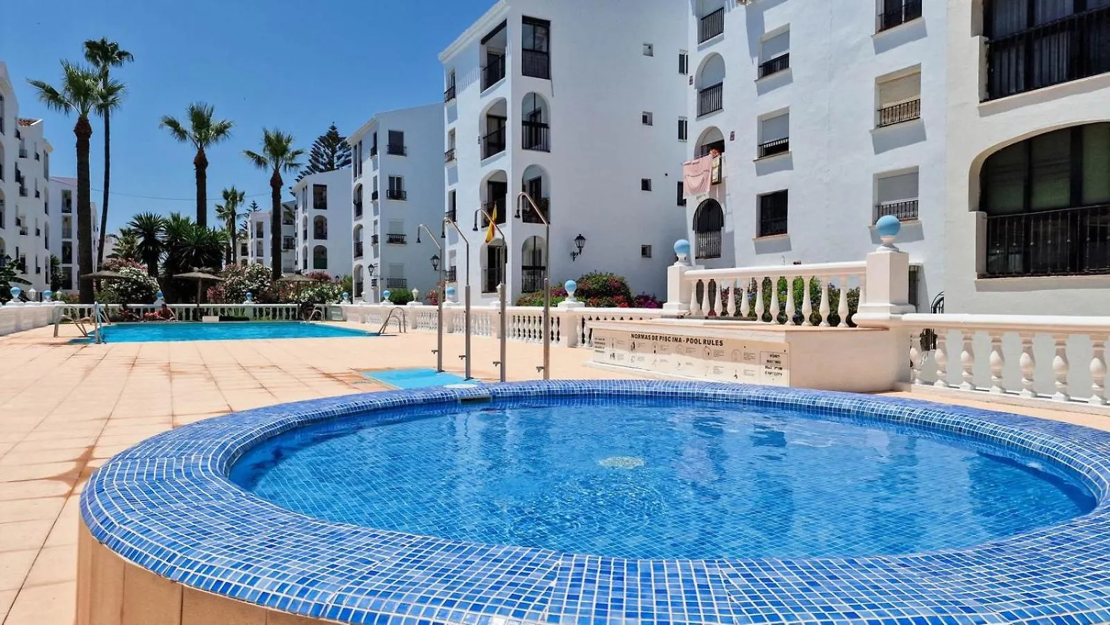 Beautiful Beachfront Newly Renovated 2 Bedroom Apartment With Swimming Pool And Garden San Luis de Sabinillas 0*,