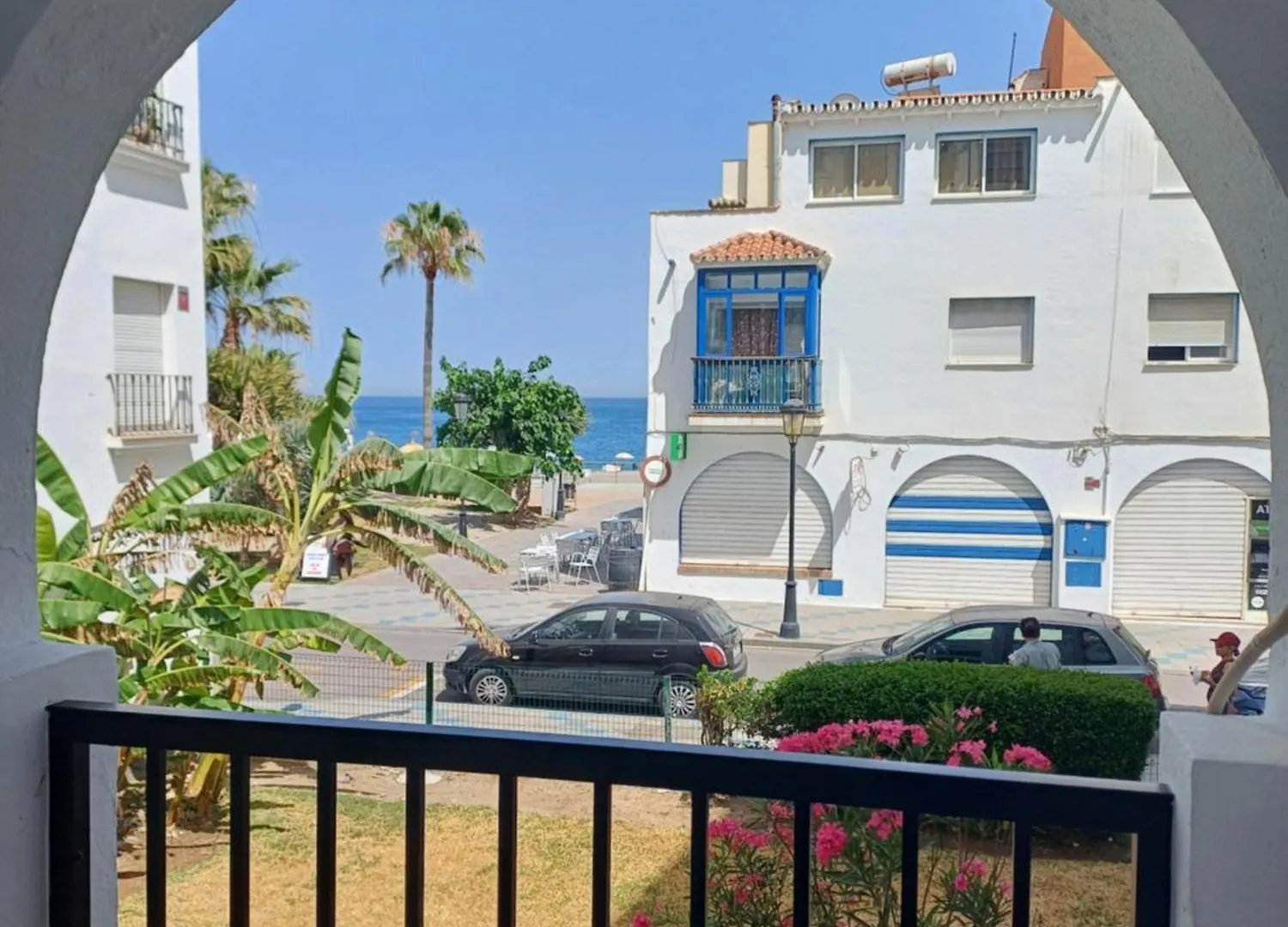 Beautiful Beachfront Newly Renovated 2 Bedroom Apartment With Swimming Pool And Garden 圣路易斯·德·萨比尼尔